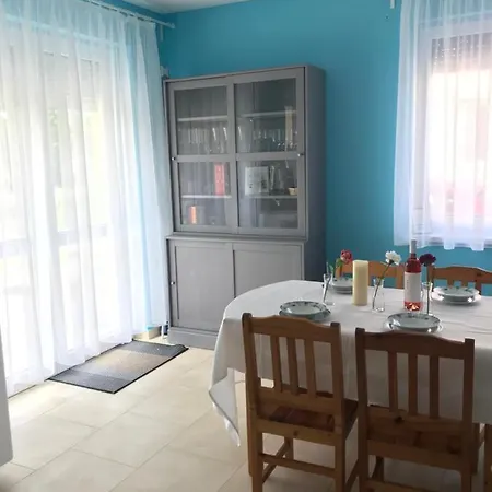 Szárszószép Case de vacanță